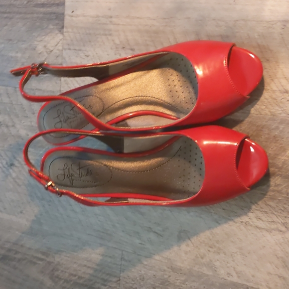 Patent red heels size 7.5 - Picture 1 of 4